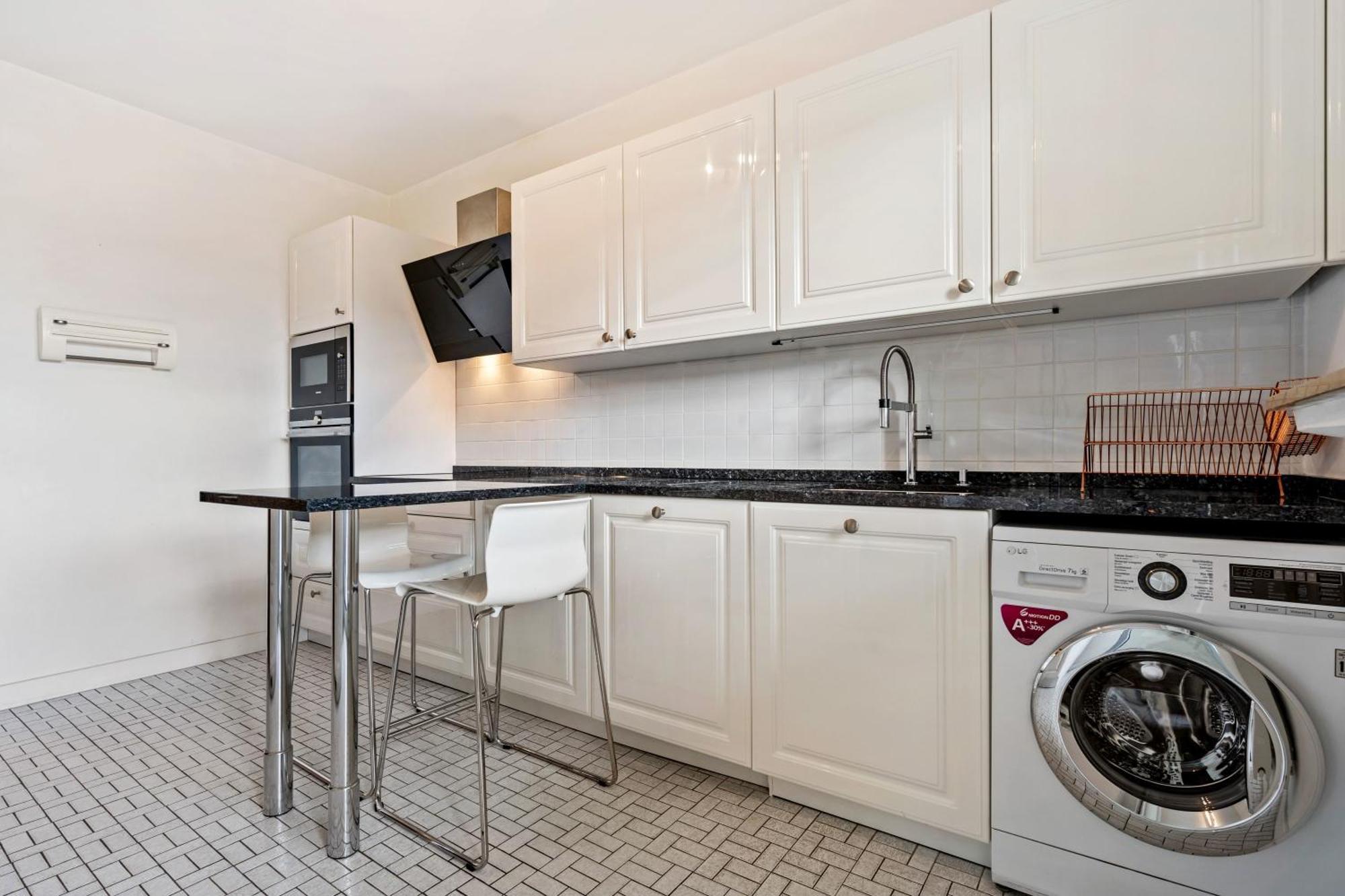 Stylish 2Br Apt In Limpertsberg, Near City Center Люксембург Екстер'єр фото