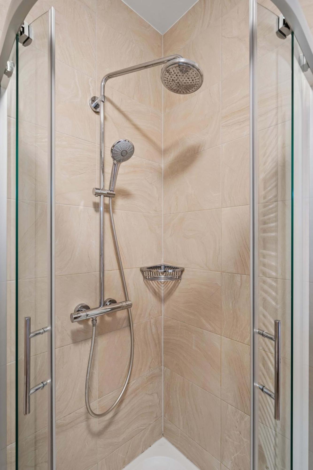 Stylish 2Br Apt In Limpertsberg, Near City Center Люксембург Екстер'єр фото